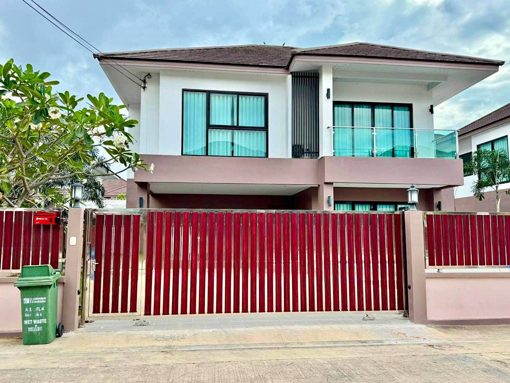 4 Bedroom Pool Villa to Rent in Huay Yai