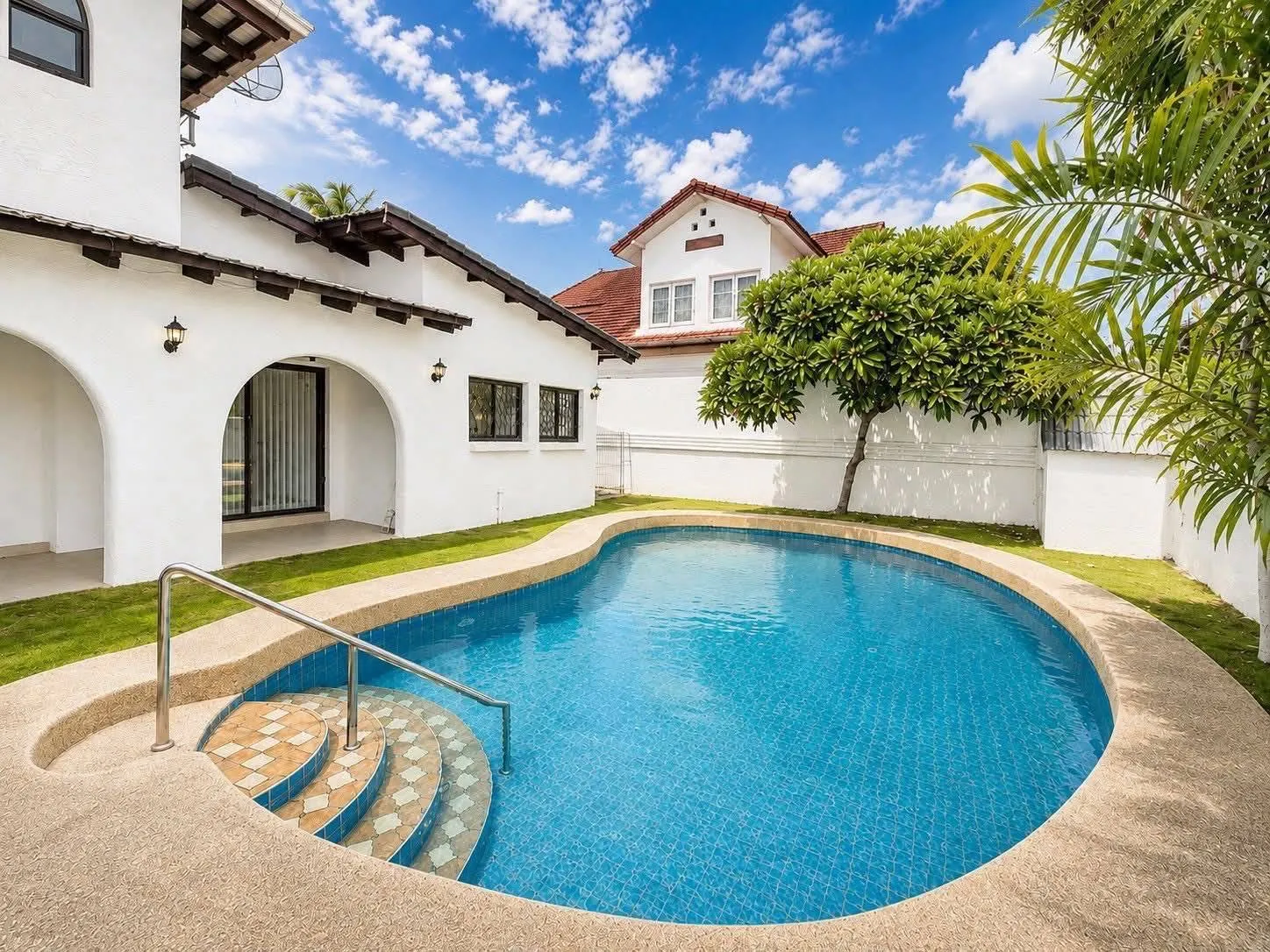 Palm Springs Village, 4 Bedroom Pool Villa to Rent