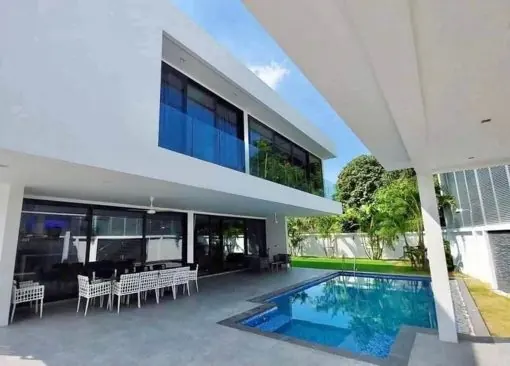6 Bedroom Pool Villa for Sale or Rent in Pratumnak photo 2