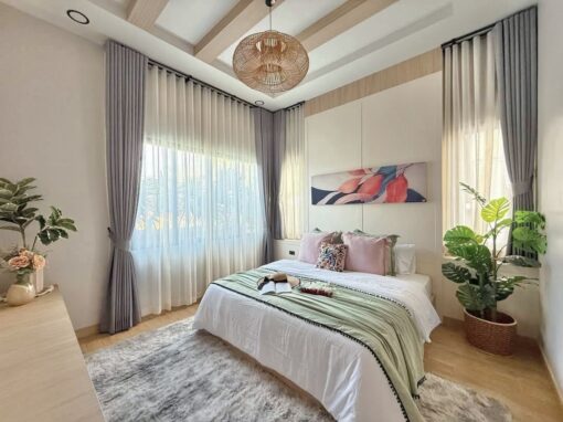 3 Bedroom Single-Story American Style Farmhouse For Sale